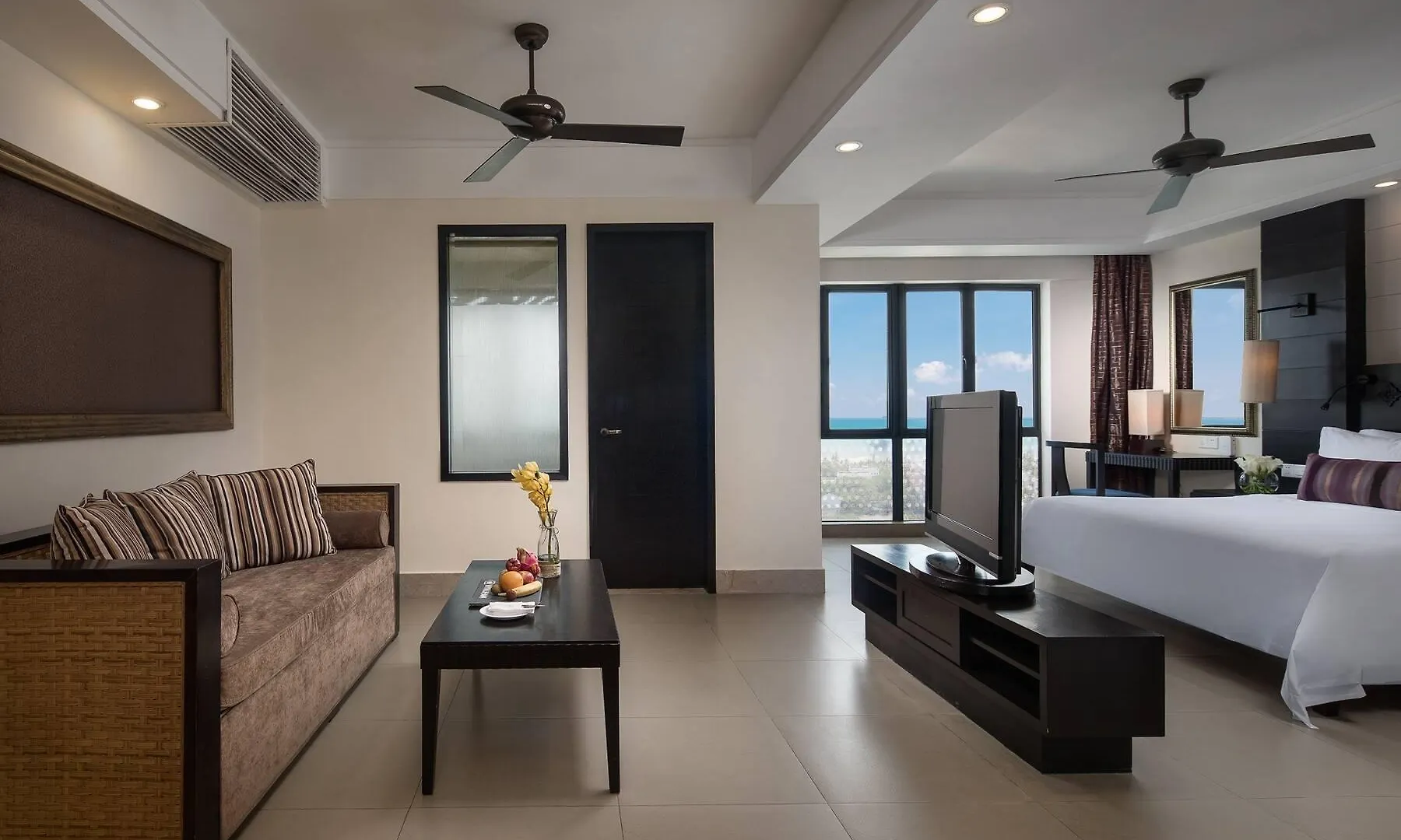 Отель Ramada Plaza By Wyndham Sanya Bay 5*,  Китай