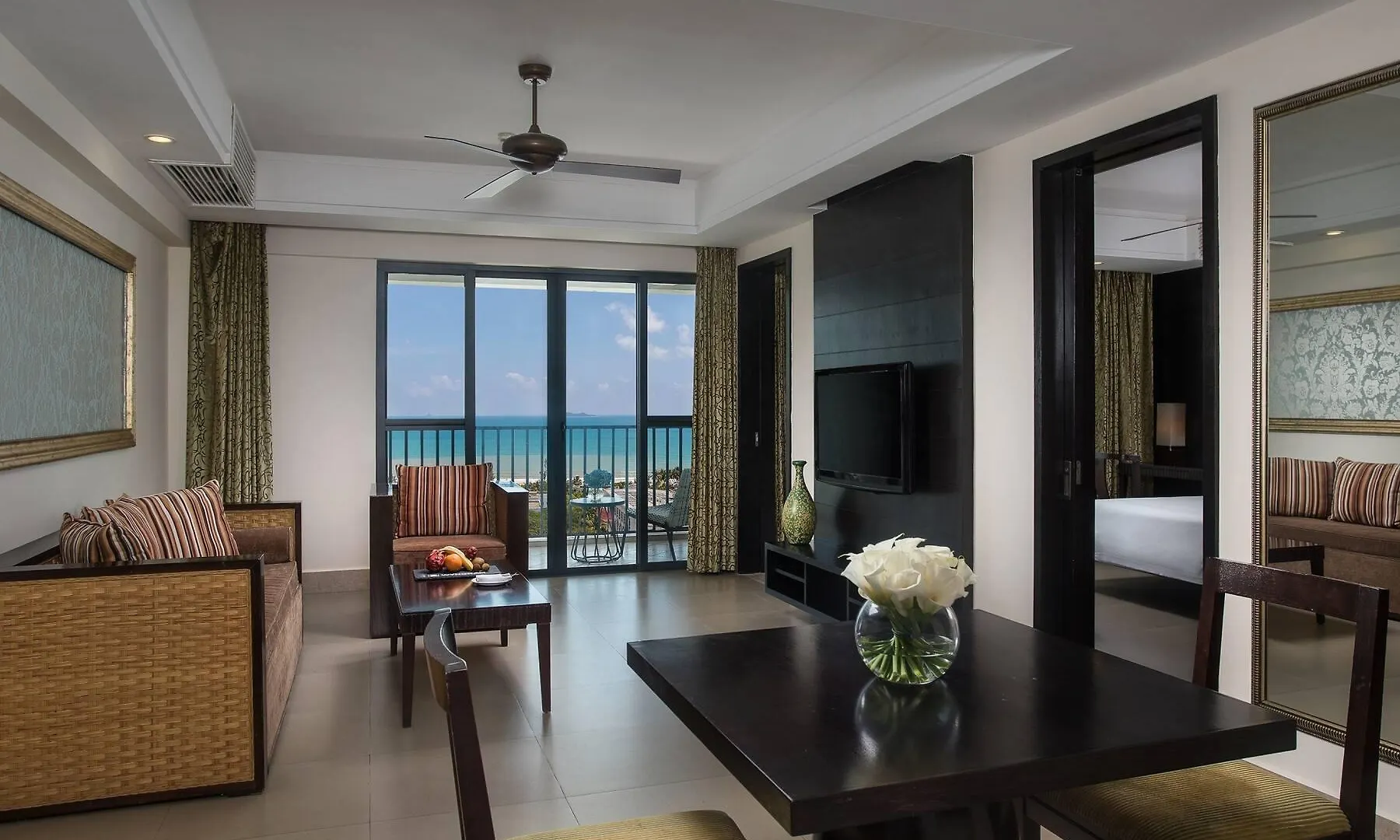 Отель Ramada Plaza By Wyndham Sanya Bay