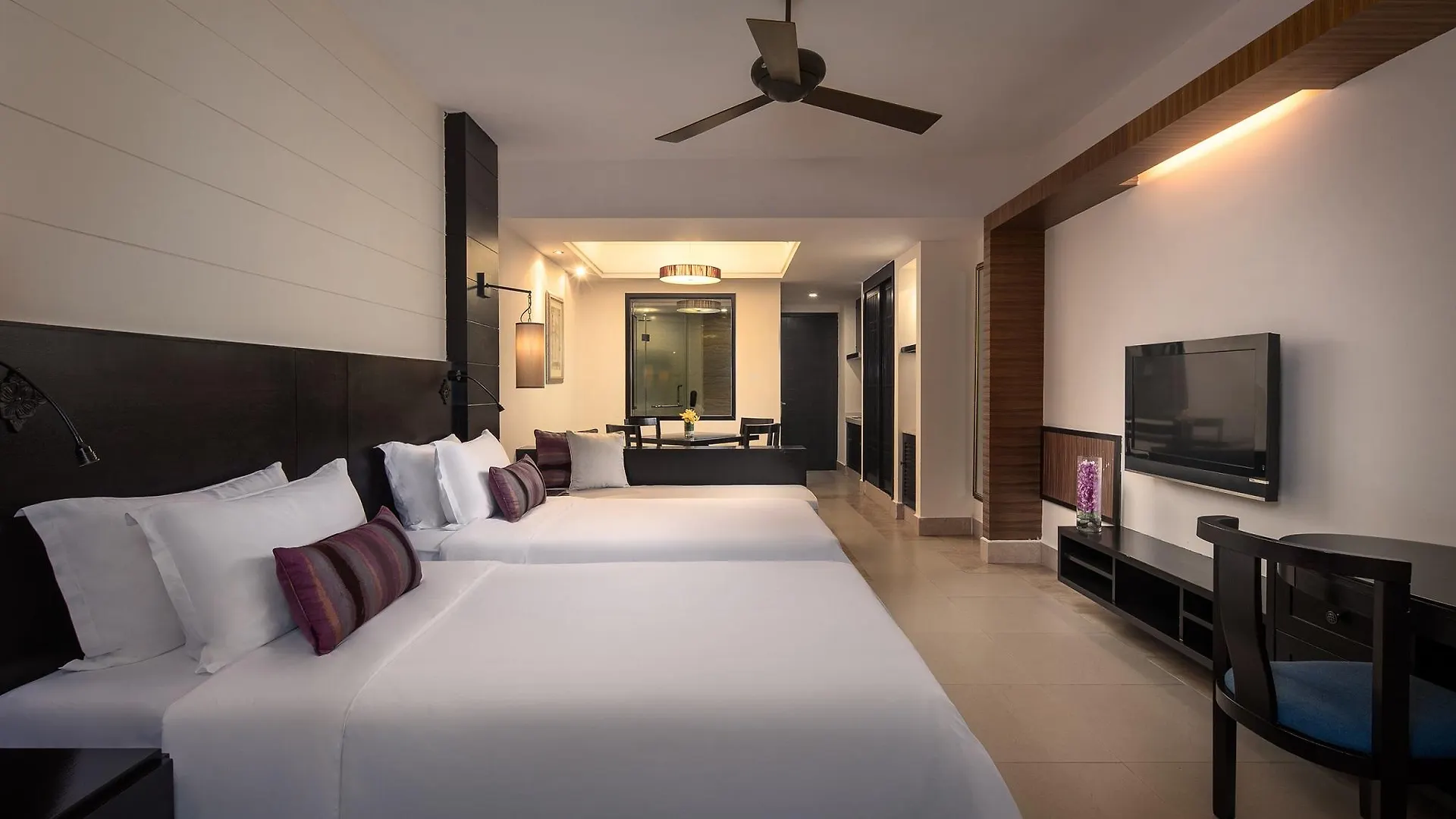 Отель Ramada Plaza By Wyndham Sanya Bay Китай