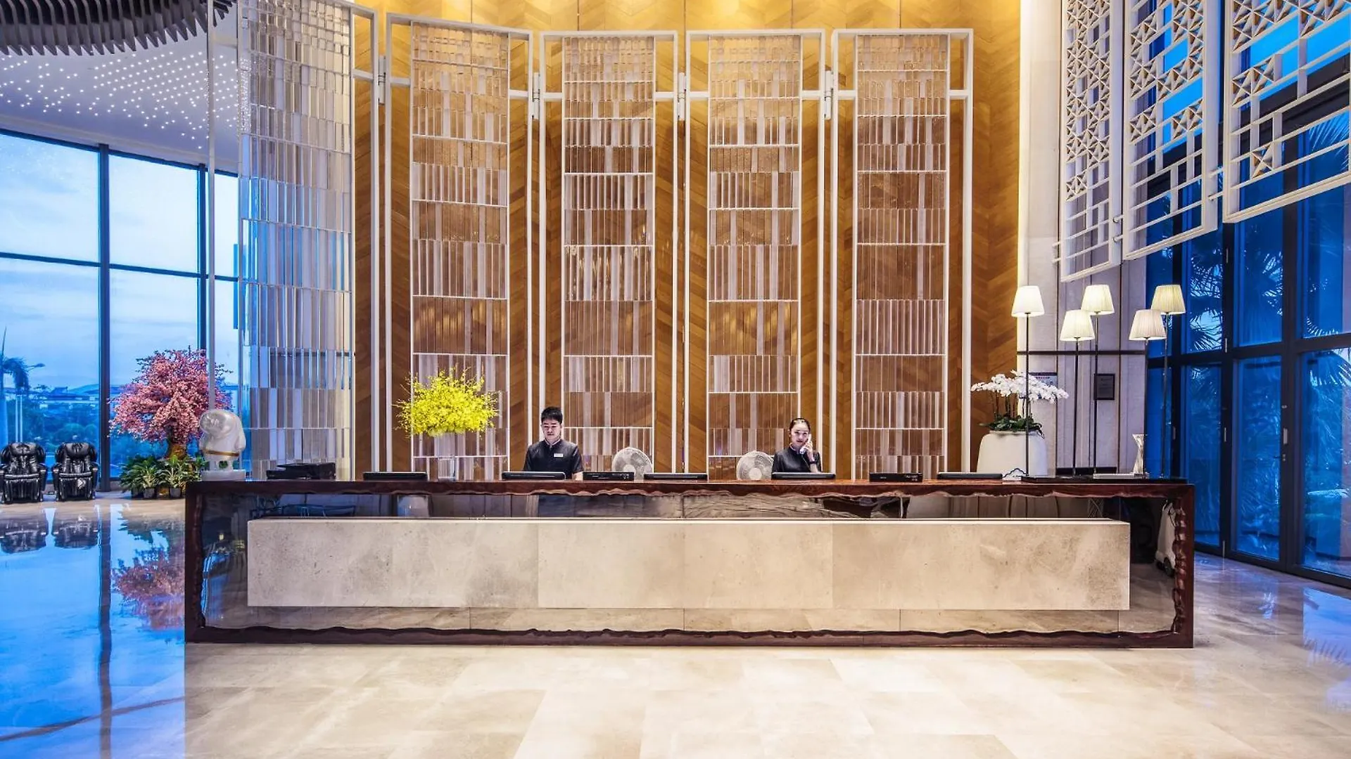 Отель Ramada Plaza By Wyndham Sanya Bay 5*,