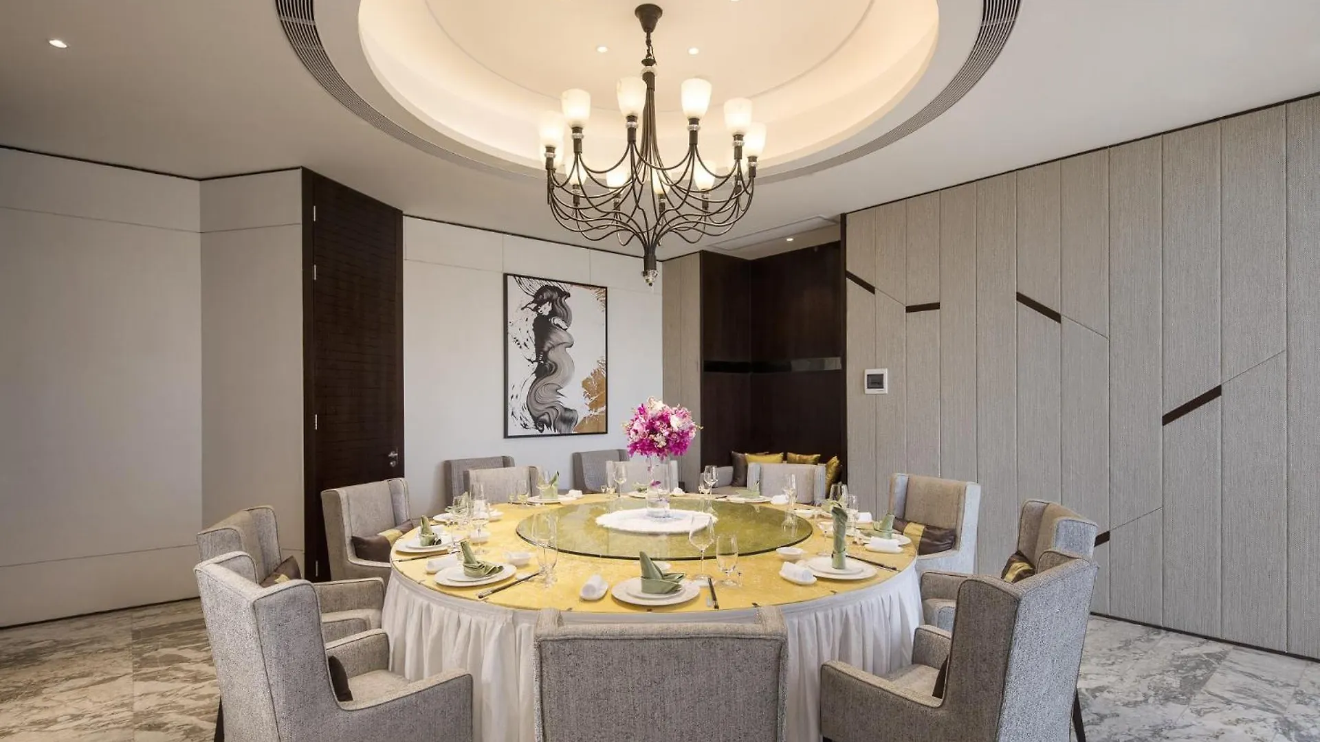 Отель Ramada Plaza By Wyndham Sanya Bay