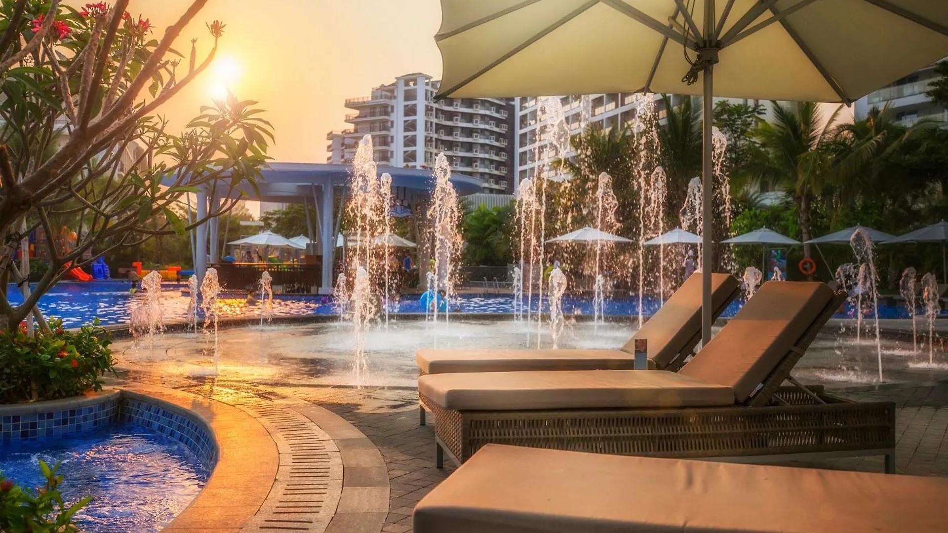 Отель Ramada Plaza By Wyndham Sanya Bay Китай