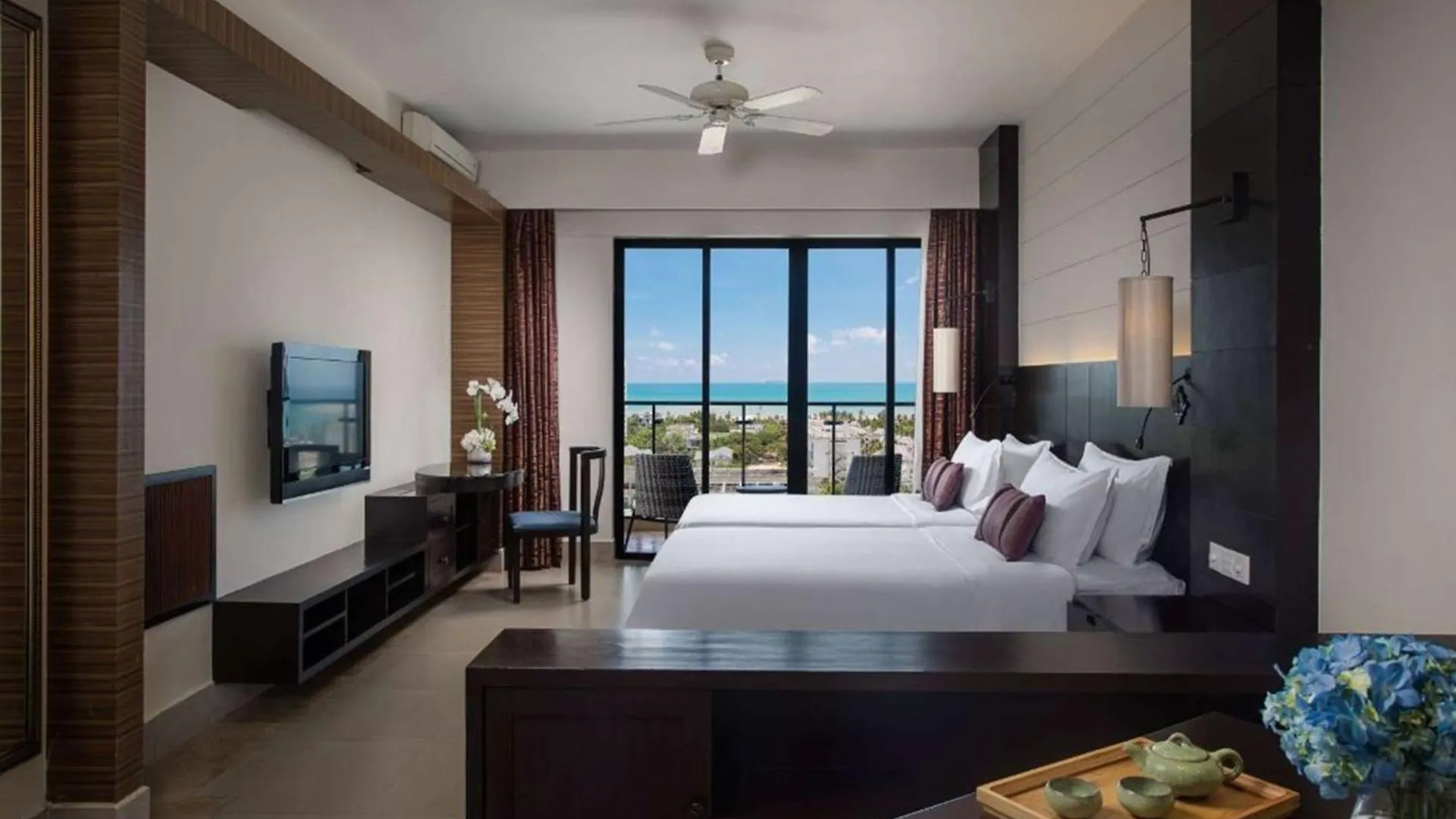 Отель Ramada Plaza By Wyndham Sanya Bay 5*,  Китай