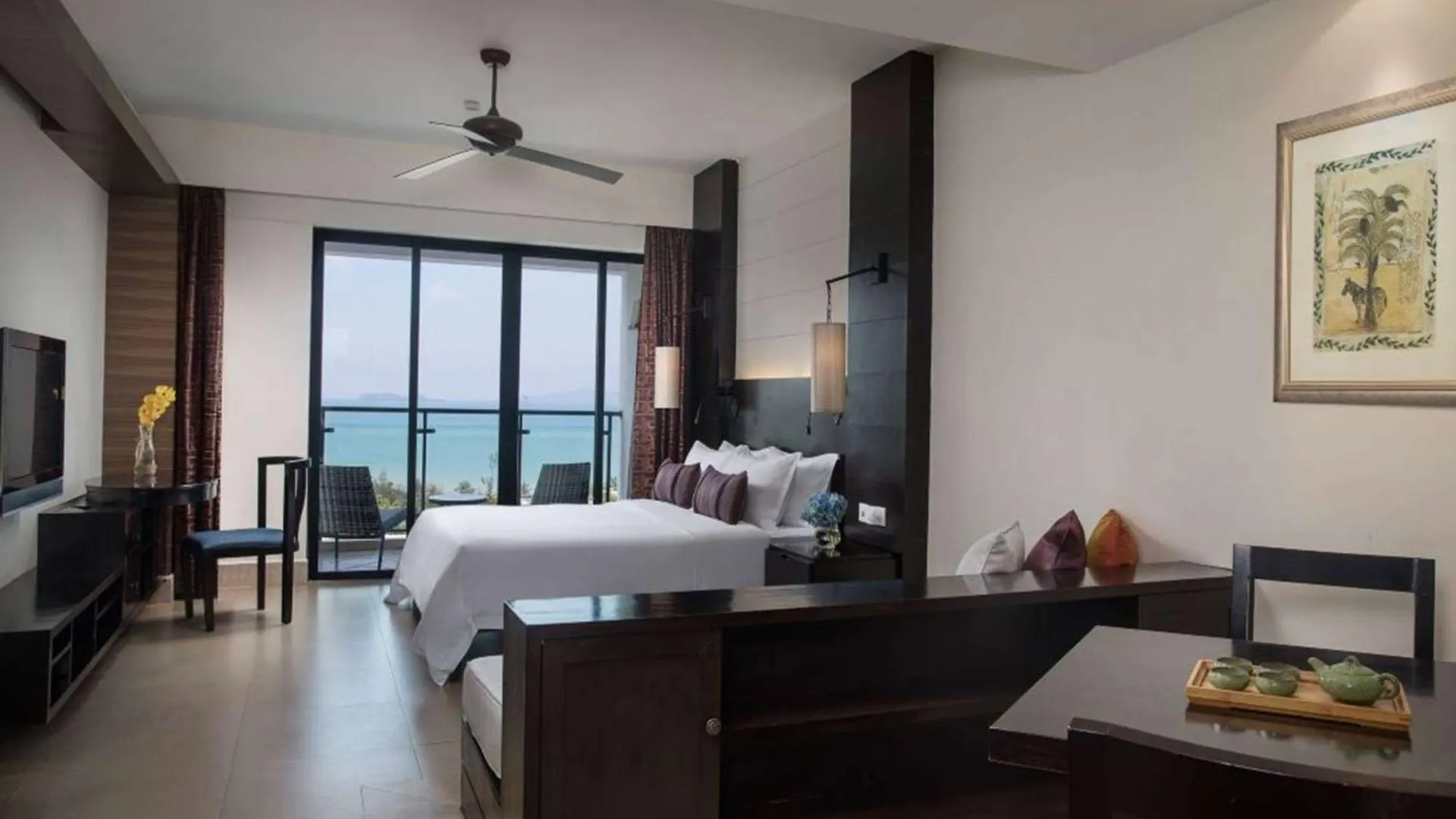 Отель Ramada Plaza By Wyndham Sanya Bay
