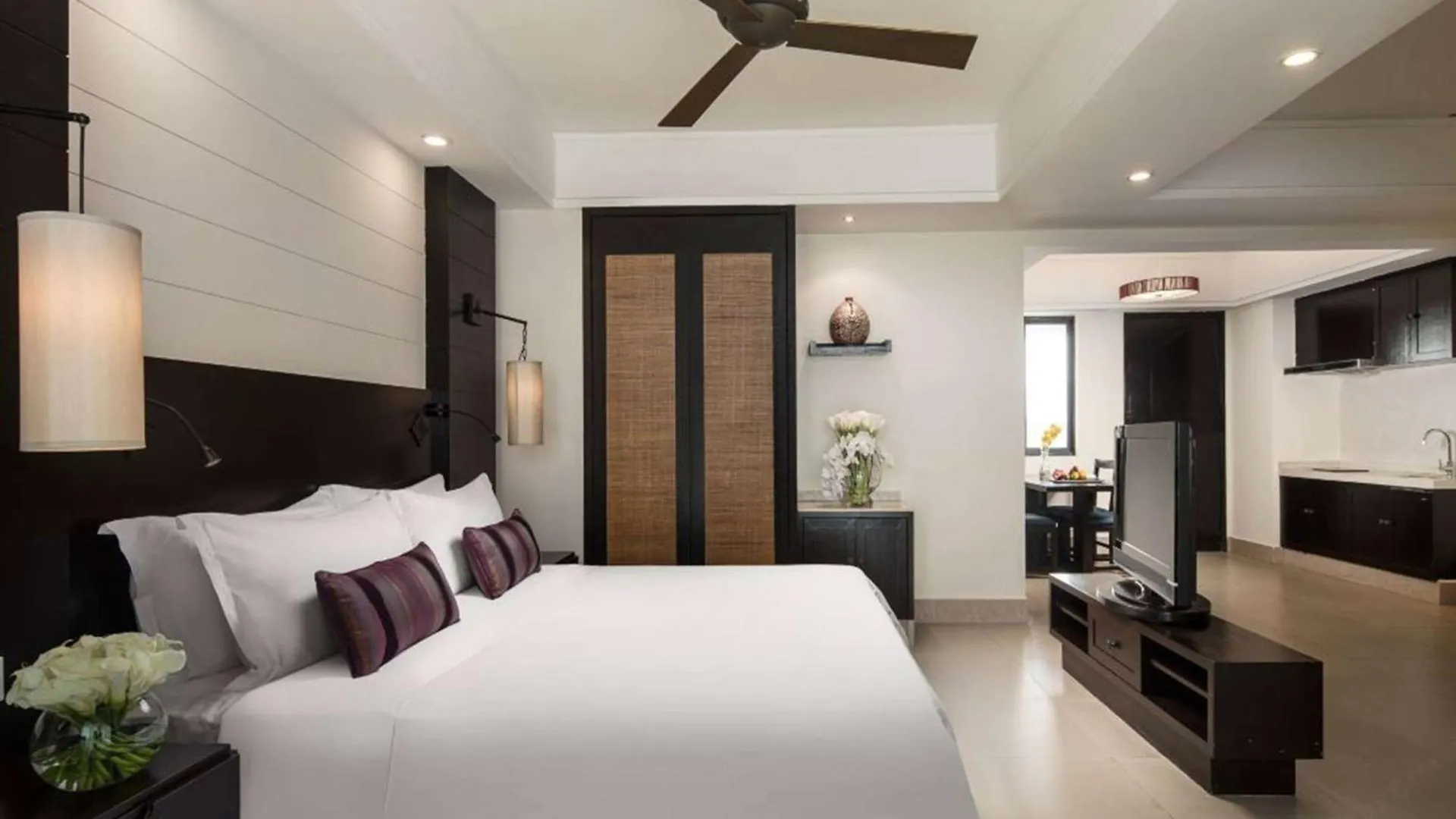 Отель Ramada Plaza By Wyndham Sanya Bay