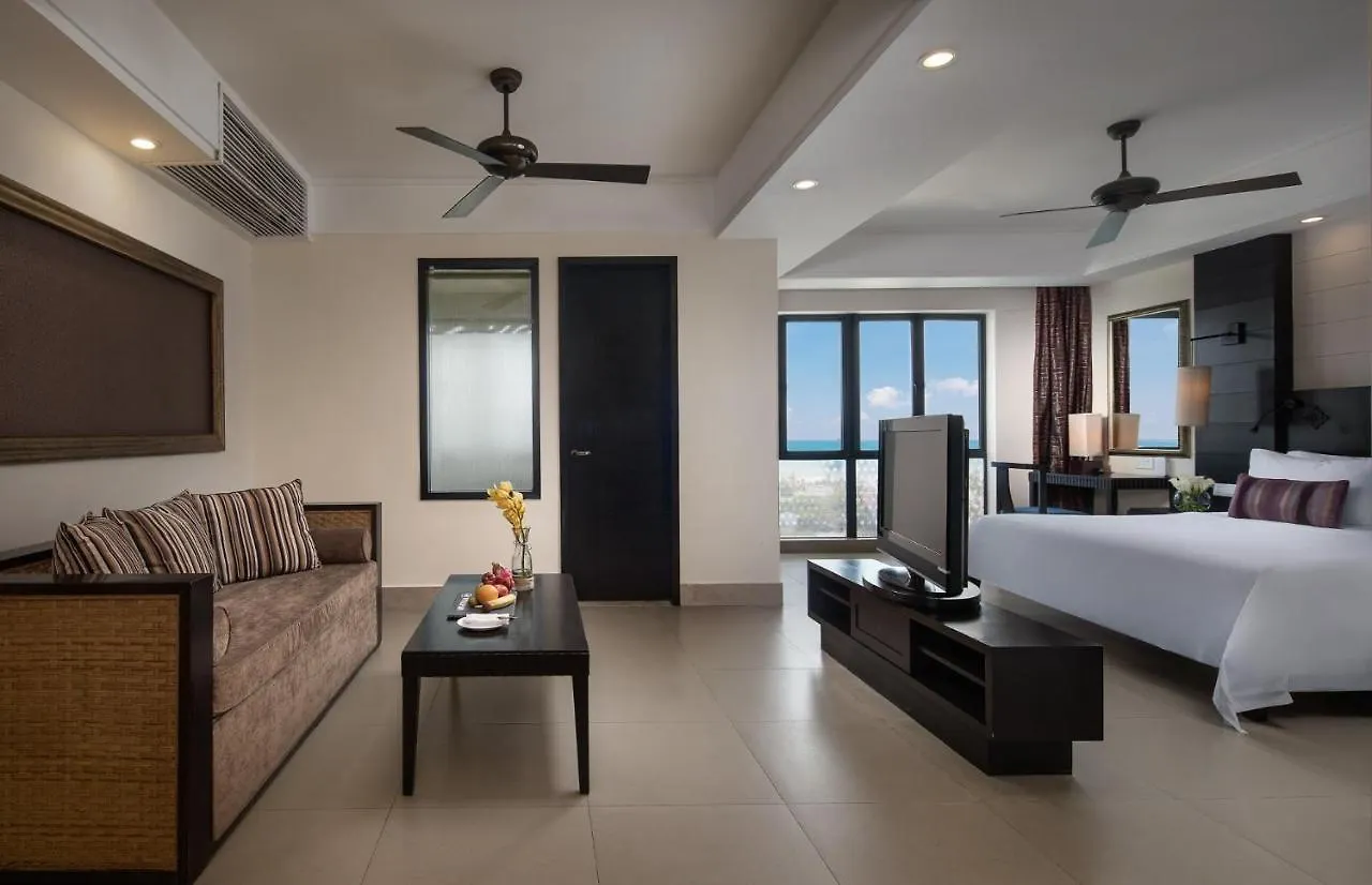 Отель Ramada Plaza By Wyndham Sanya Bay